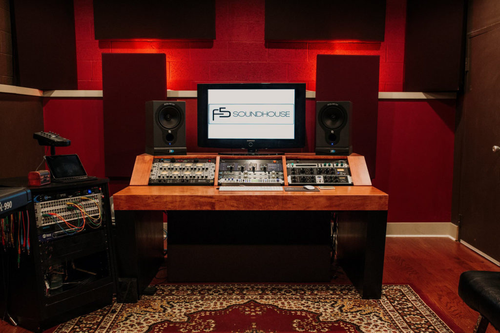 F5 SoundHouse studio desk